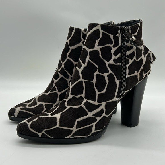 2168- Stuart Weitzman Giraffe Print Ankle Boots – Size 7 – Gently Worn - Picture 3 of 12